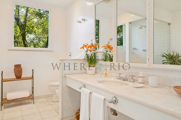 Mansion with Sugarloaf Mountain views in Santa Teresa