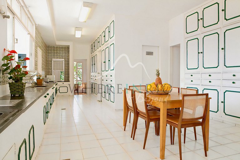 Mansion with Sugarloaf Mountain views in Santa Teresa