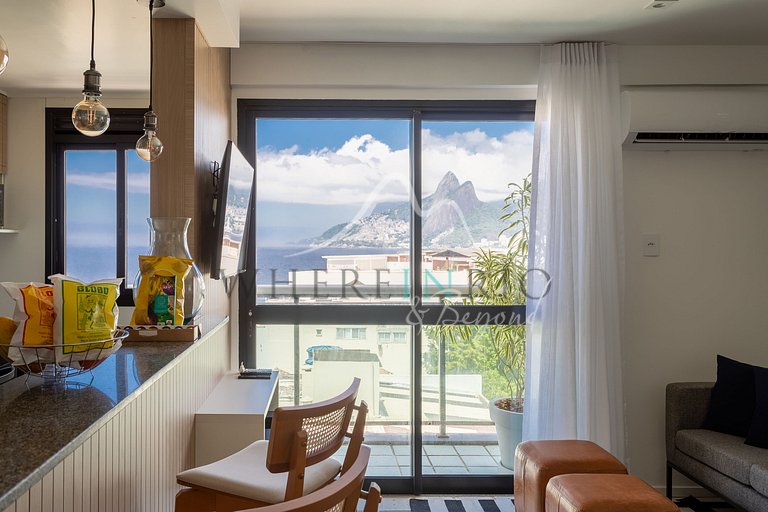 Apartamento reformado em Ipanema com vista mar