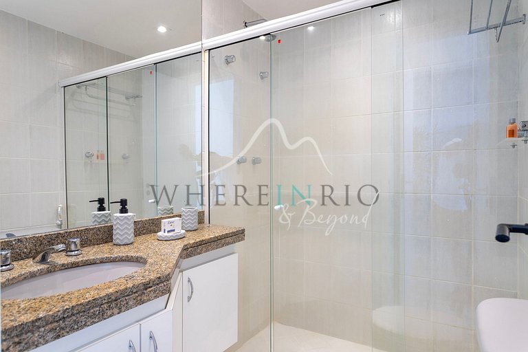 Apartamento reformado em Ipanema com vista mar
