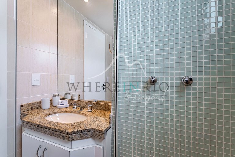 Renovated apartment in Ipanema with sea view