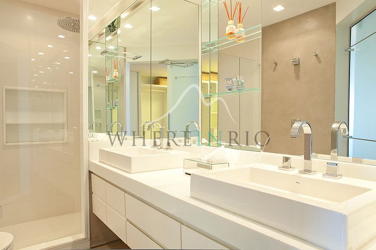 Apartamento com vista para praia em Copacabana