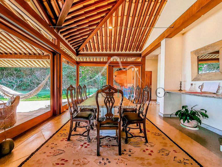 Casa de férias em Búzios com vista para a piscina e para o m