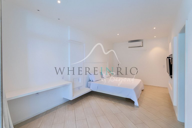 Exclusive luxury villa with sea view in Joá