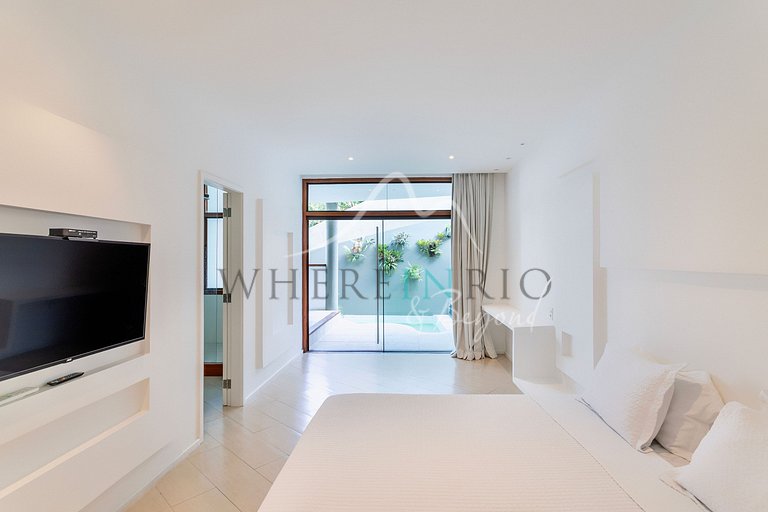 Exclusive luxury villa with sea view in Joá