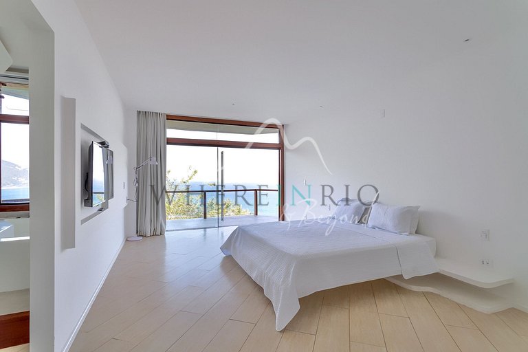 Exclusive luxury villa with sea view in Joá