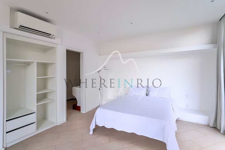 Exclusive luxury villa with sea view in Joá