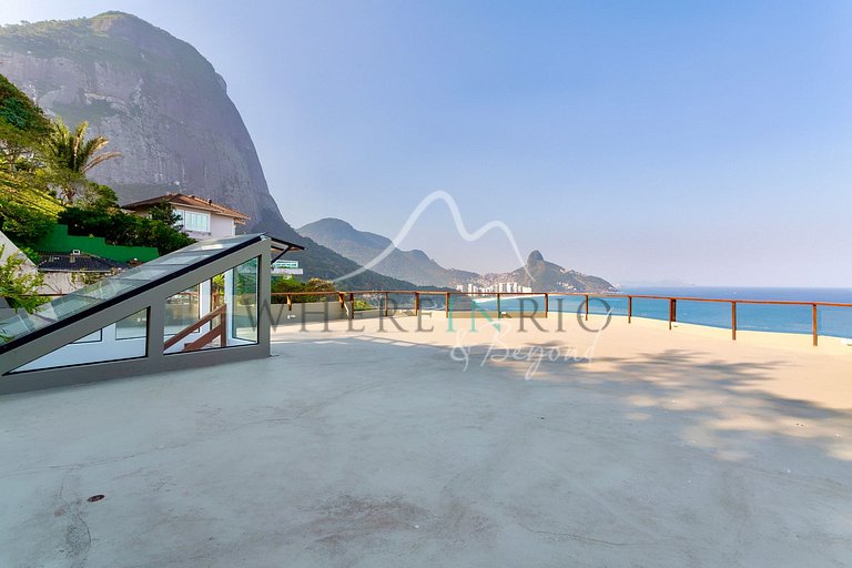 Villa exclusiva com vista para o mar em Joá