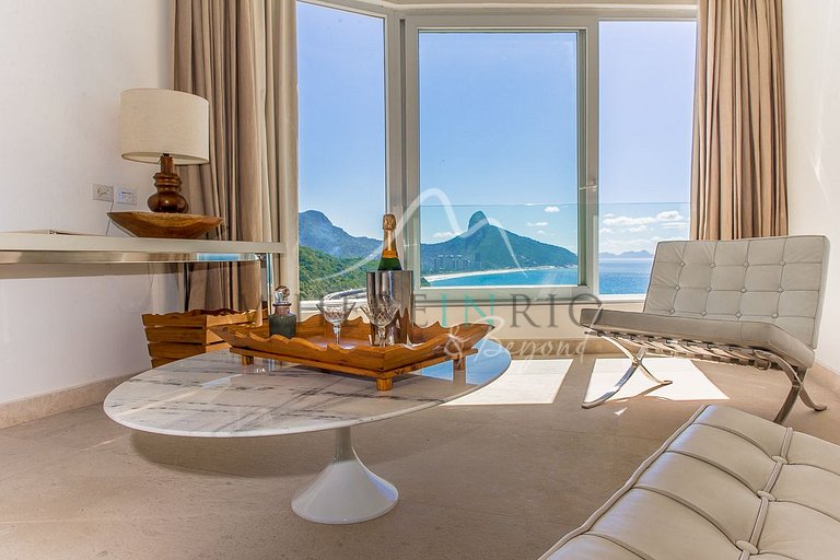 Casa com piscina para as férias em Joá