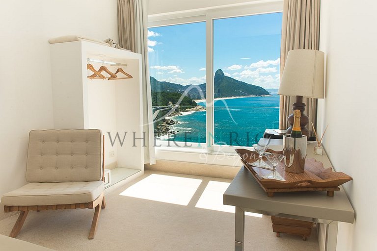 Casa com piscina para as férias em Joá