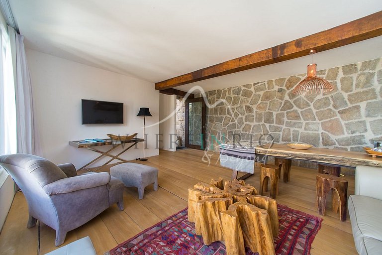 Casa com piscina para as férias em Joá