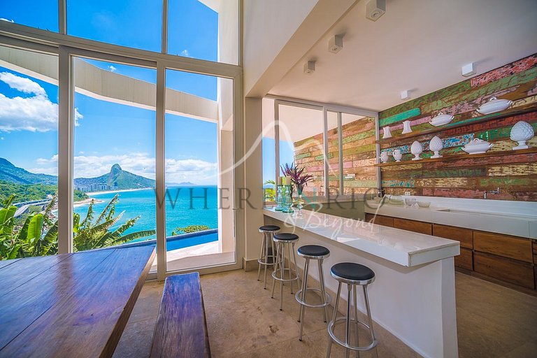 Casa com piscina para as férias em Joá