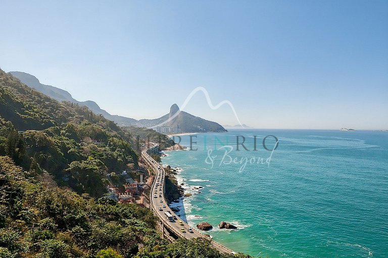 Casa de luxo com piscina infinita no Joá