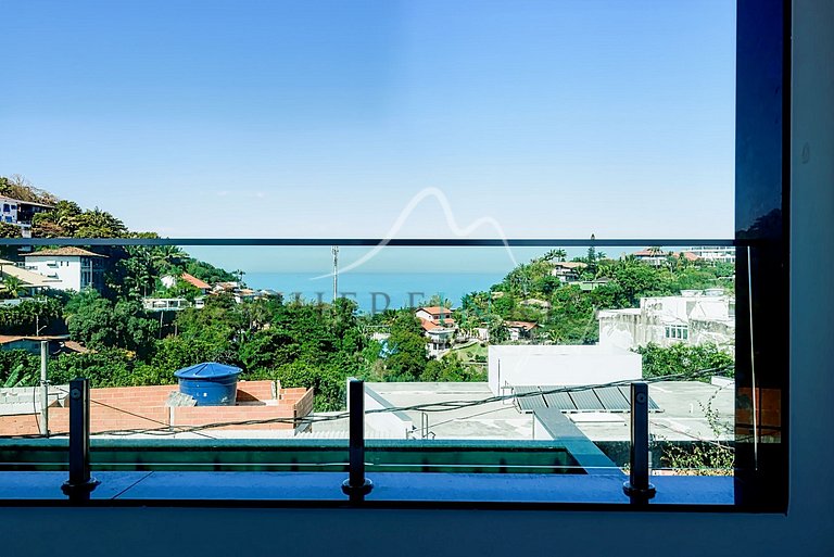 Casa de luxo com 4 suítes e piscina com vista para o mar em