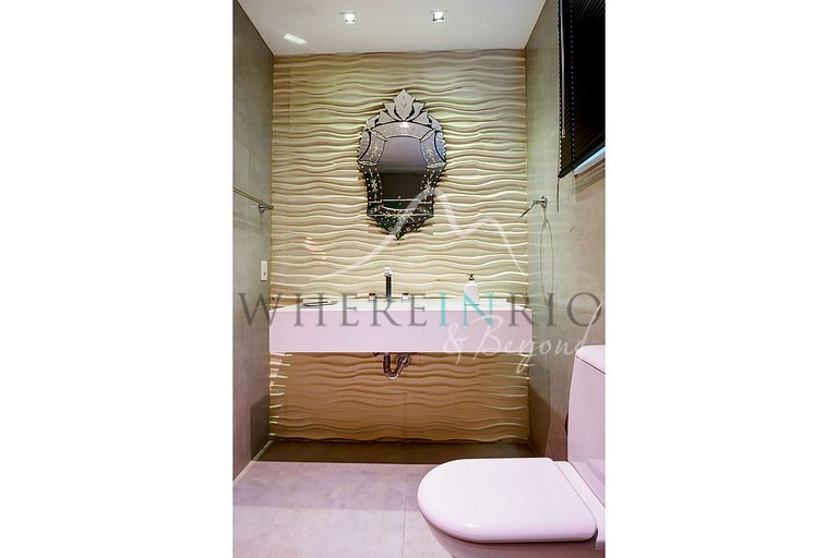 Casa de luxo com 4 suítes e piscina com vista para o mar em