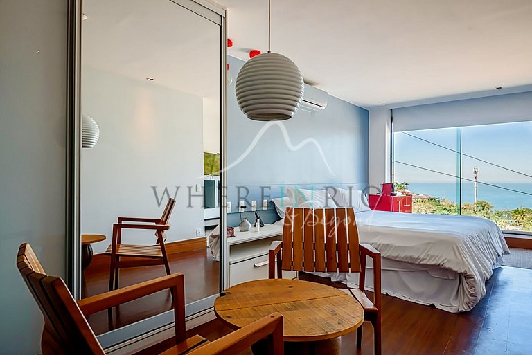 Casa de luxo com 4 suítes e piscina com vista para o mar em