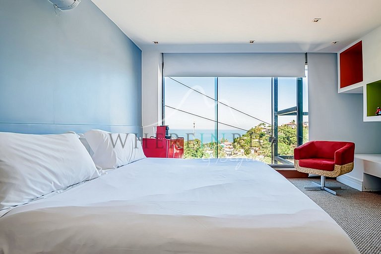 Casa de luxo com 4 suítes e piscina com vista para o mar em