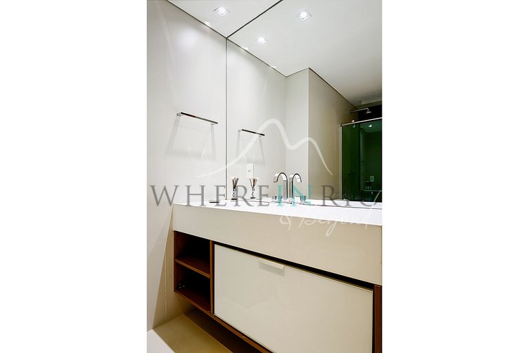 Luxury mansion with ocean view in Joá