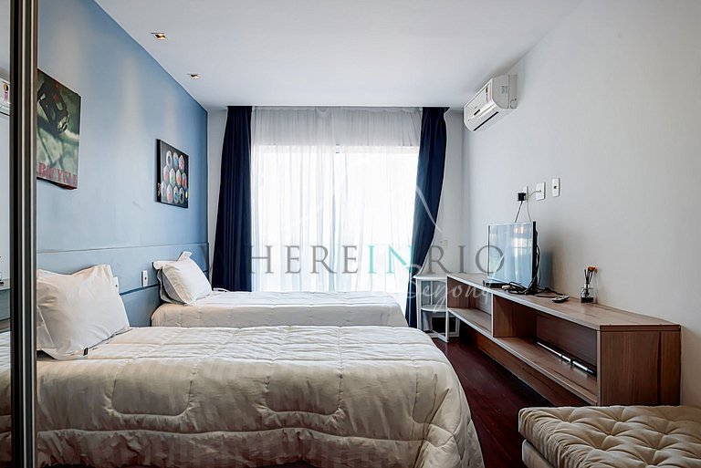 Casa de luxo com 4 suítes e piscina com vista para o mar em