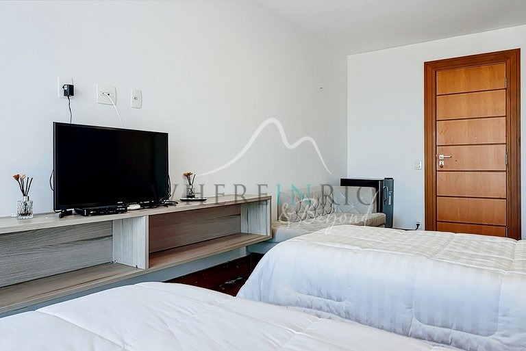 Casa de luxo com 4 suítes e piscina com vista para o mar em