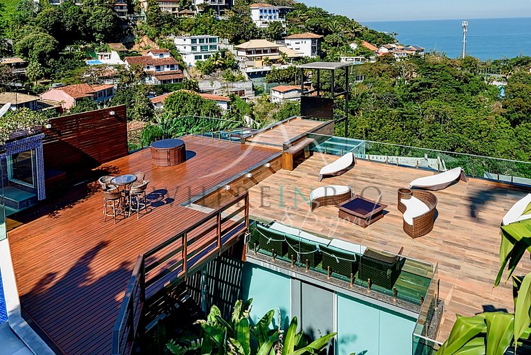 Casa de luxo com 4 suítes e piscina com vista para o mar em