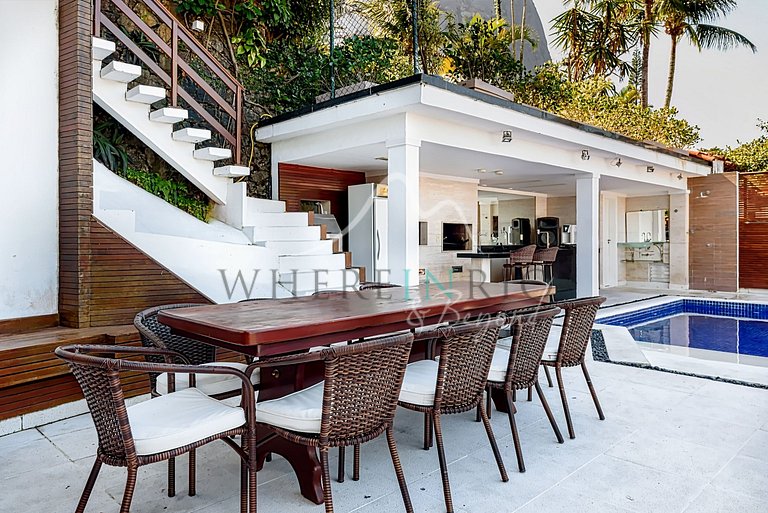 Maison de luxe avec 4 suites et piscine avec vue mer à Joá