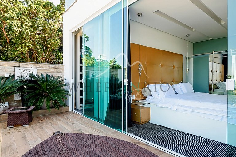 Luxury mansion with ocean view in Joá