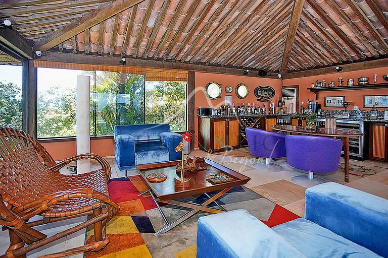 Mansão com vista mar e piscina de borda infinita em Búzios p