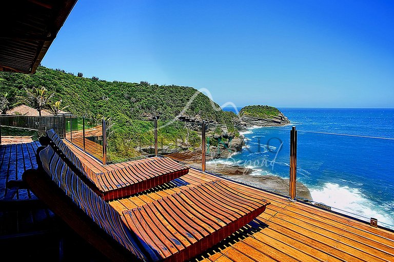 Mansão com vista mar e piscina de borda infinita em Búzios p