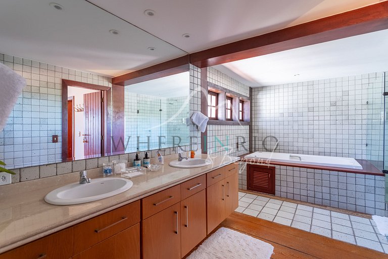 Luxury beachfront house in Búzios
