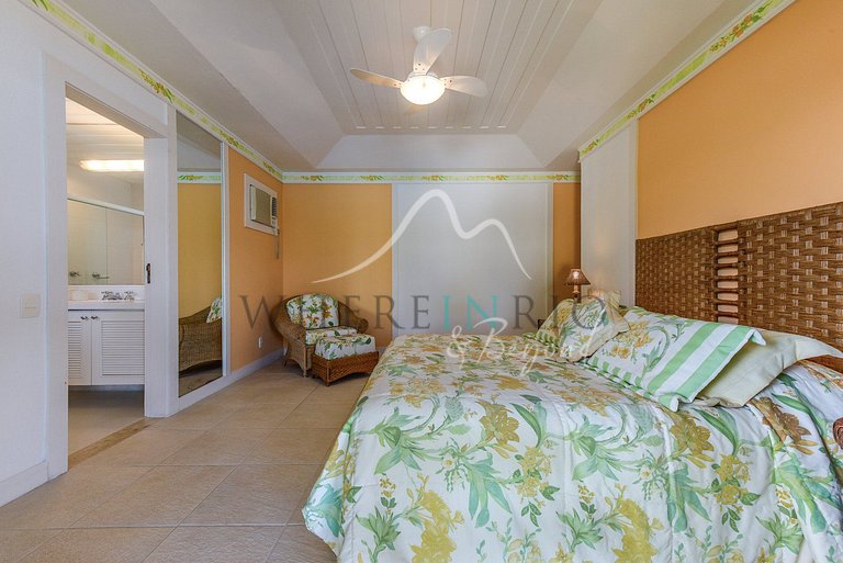 Linda casa com praia particular em Angra dos Reis
