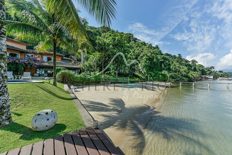 Linda casa com praia particular em Angra dos Reis