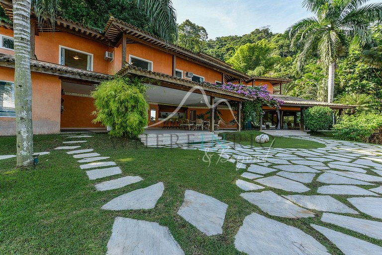 Linda casa com praia particular em Angra dos Reis