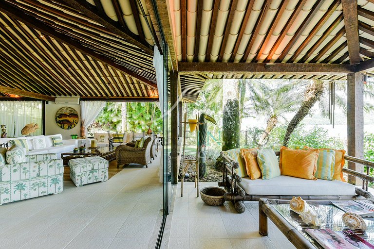 Linda casa com praia particular em Angra