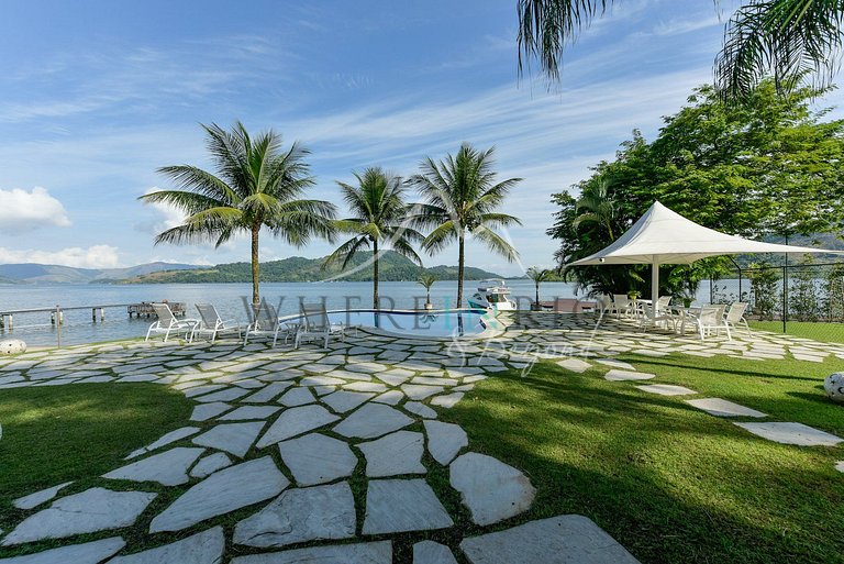 Linda casa com praia particular em Angra dos Reis