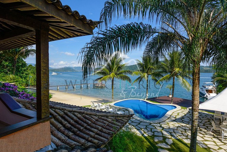 Linda casa com praia particular em Angra dos Reis