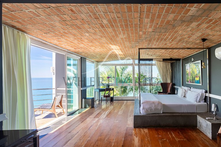 Luxury villa with ocean view in Joá