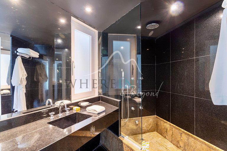 Luxury villa with ocean view in Joá