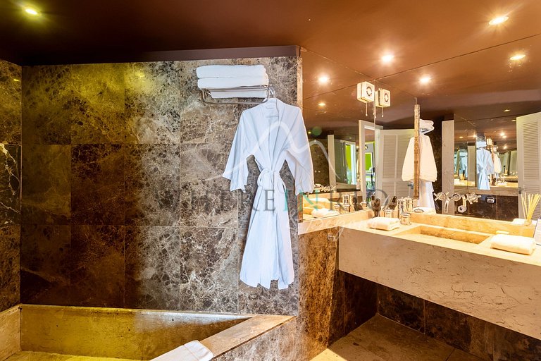 Luxury villa with ocean view in Joá