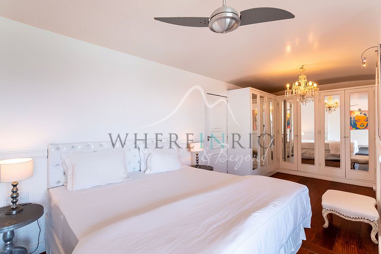 Luxury villa with ocean view in Joá