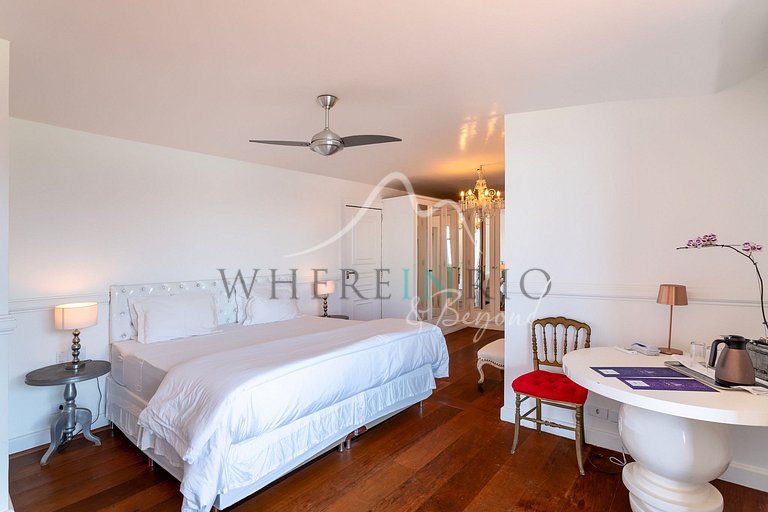 Luxury villa with ocean view in Joá