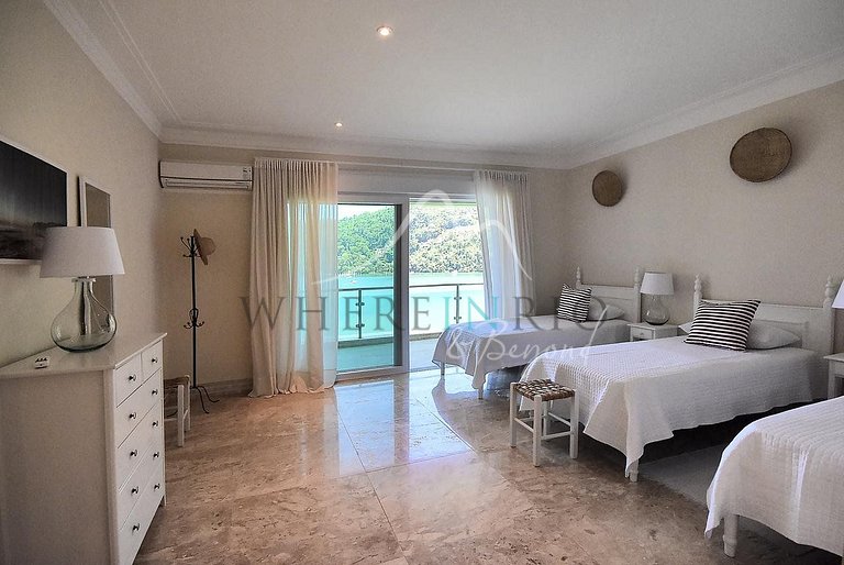 Ocean view mansion with 6 suites for vacation rental in Angr