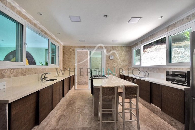 Luxury sea view mansion for rent