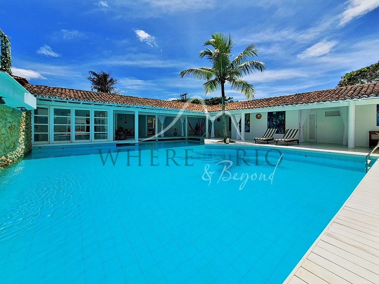 Casa grande com piscina na praia de Ferradura