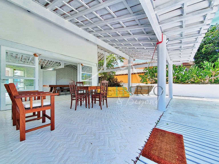 Casa grande com piscina na praia de Ferradura