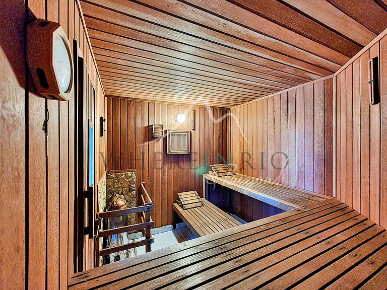 Casa grande com piscina na praia de Ferradura