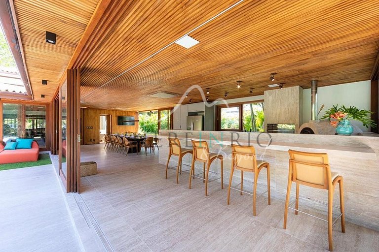 Casa de luxo com 5 suítes na Praia do Forte