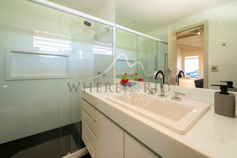 Casa de luxo com 5 suítes na Praia do Forte