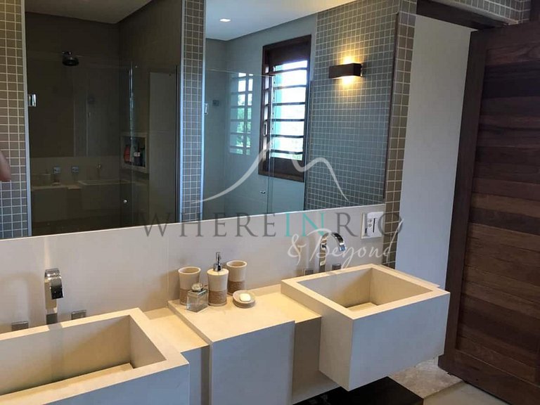 Casa de luxo moderna com 5 suítes para férias em Praia do Fo