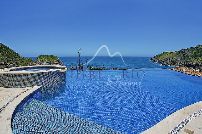 Mansão com vista mar e piscina de borda infinita em Búzios p